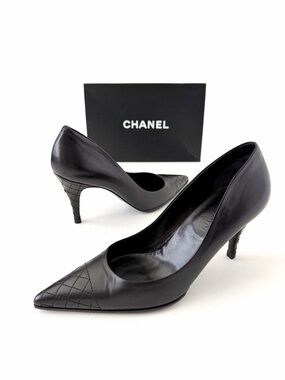 CHANEL | Black Quilted Leather Pointed Toe Pumps CC Logo Heels Size EU 39